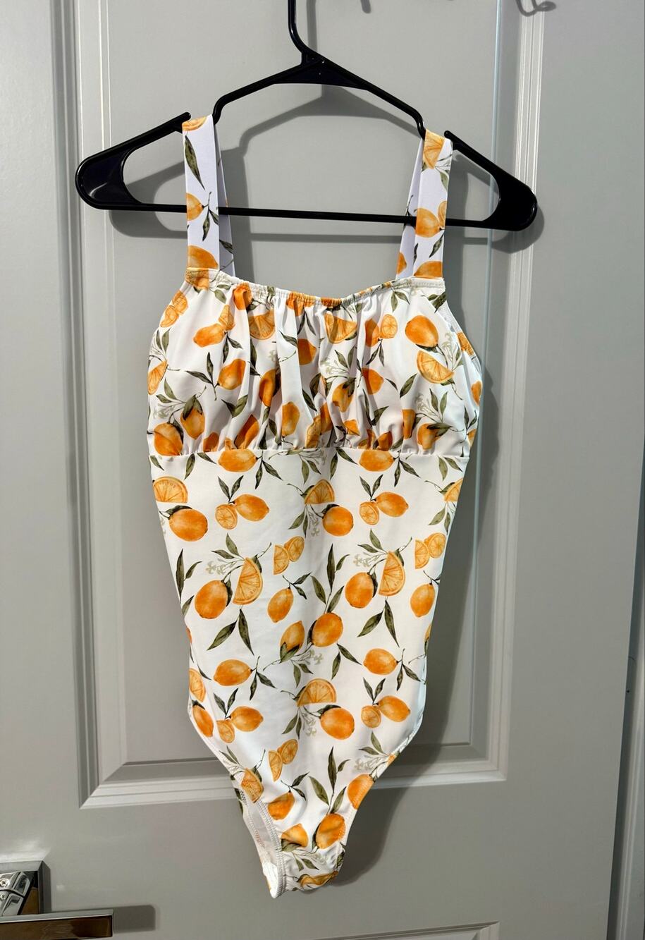 SHEIN Orange Print One Piece Swimsuit Women’s Size M – new with out tags